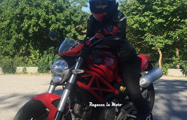 Charlotte_ragazze_in_moto