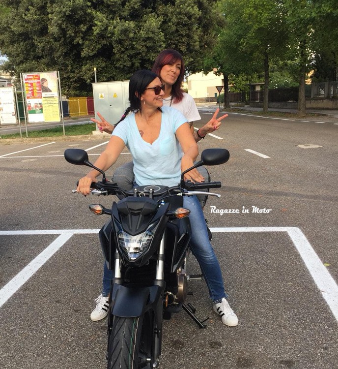 monica_ragazze_in-moto