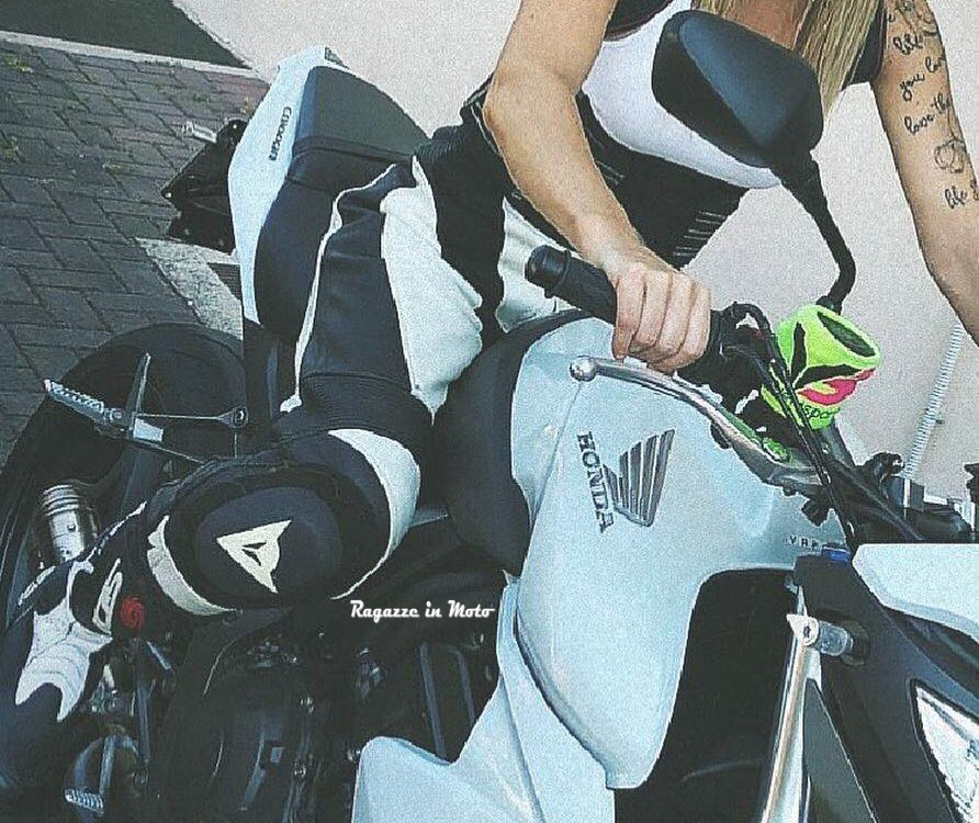 serena_ragazze_in_moto