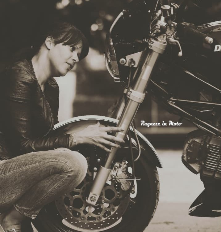 elena_ragazze_in_moto