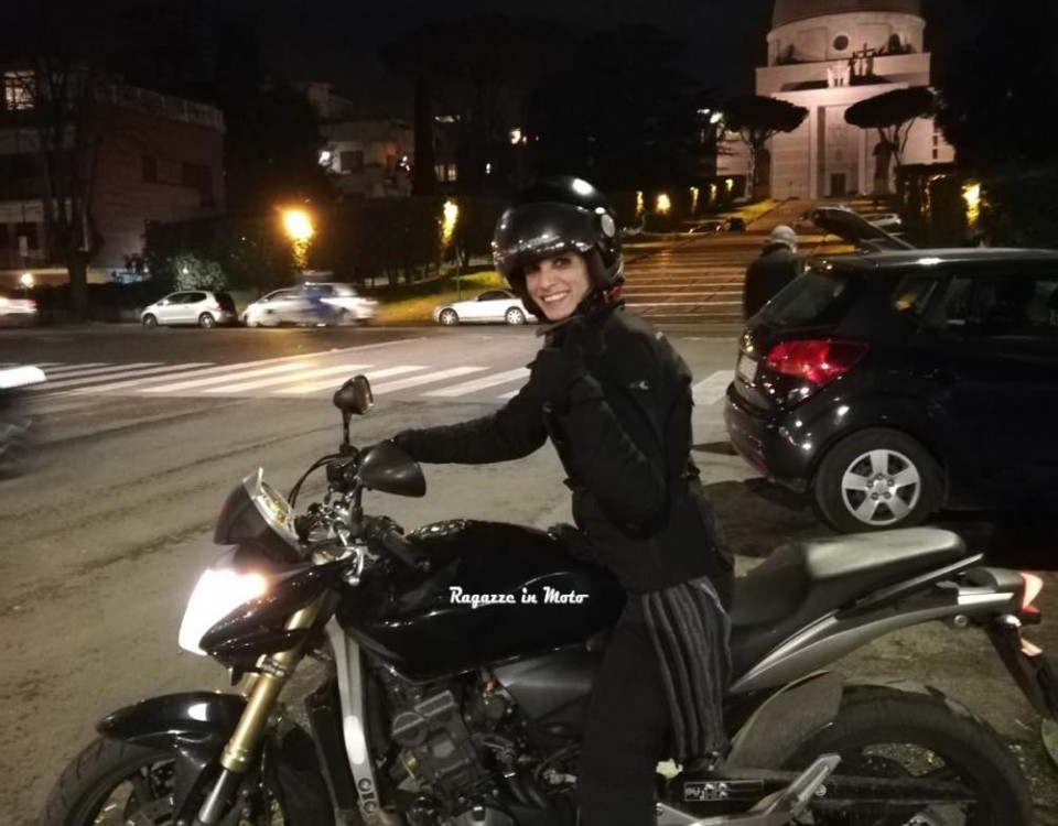 anna_ragazze_in-moto