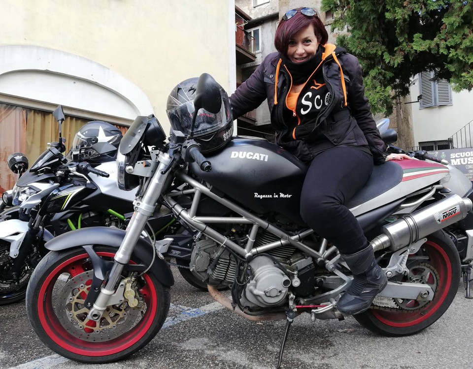 kate_ragazze_in-moto