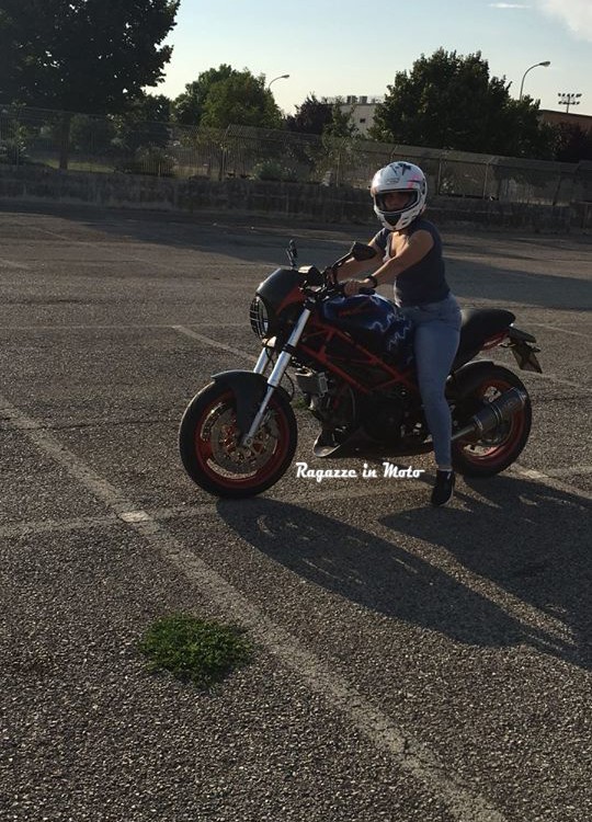 laura_ragazze_in-moto