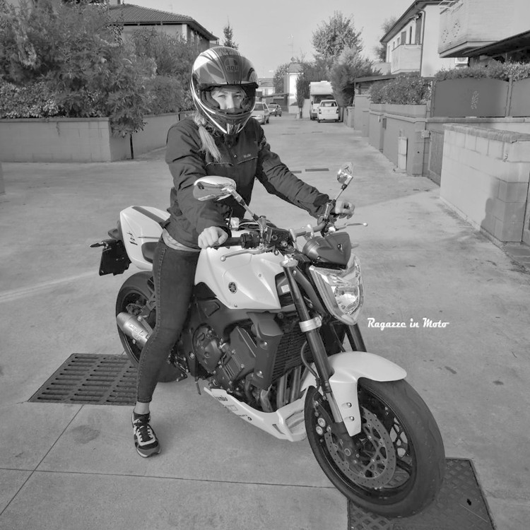 lisa_ragazze_in_moto