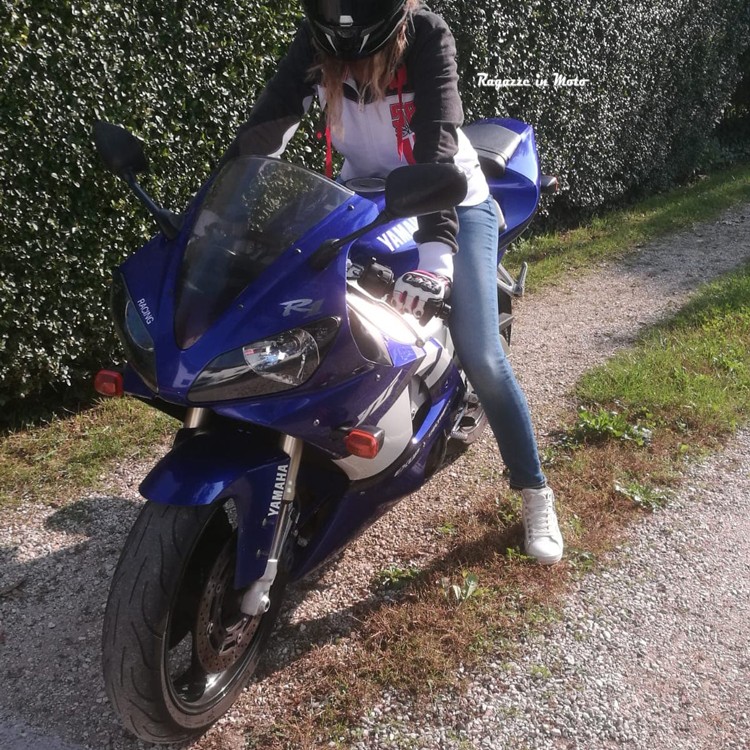 monica_ragazze_in-moto