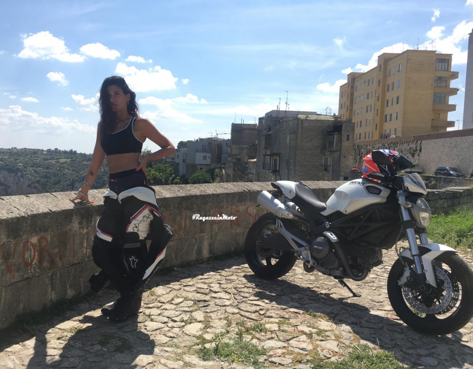 vittoria_ragazze_in_moto