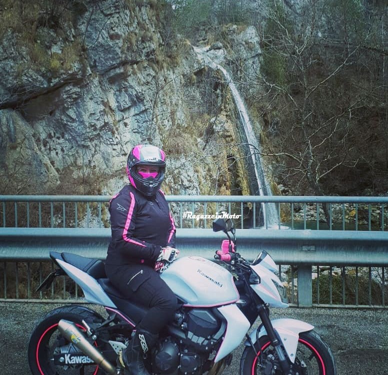 ally_ragazze_in_moto