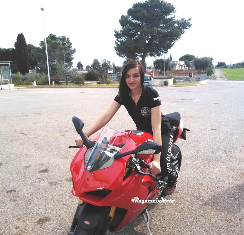 arianna_ragazze_in-moto