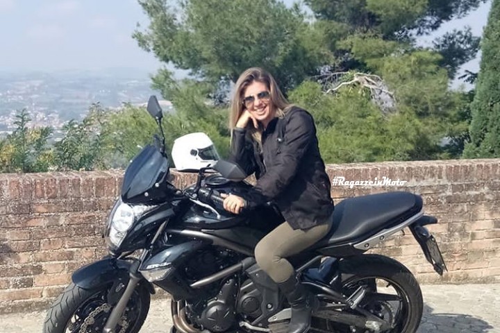 caterina_ragazze_in-moto