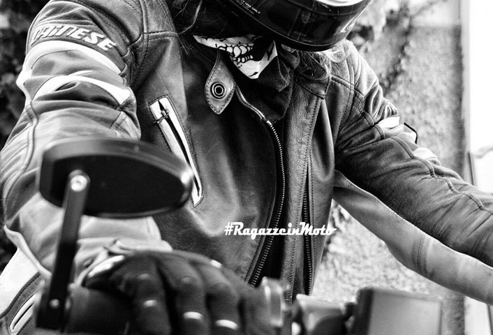 essira_ragazze_in_moto