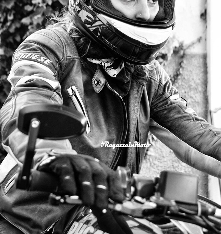 essira_ragazze_in_moto