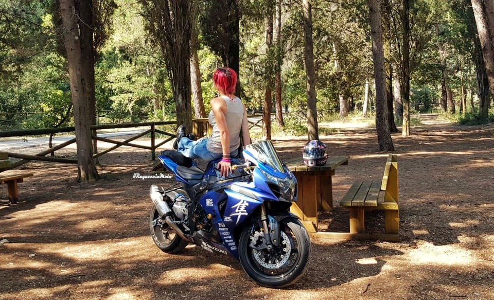 ester_ragazze_in-moto
