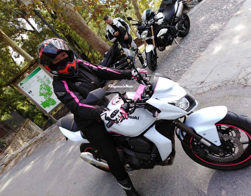 ally-ragazze-in-moto