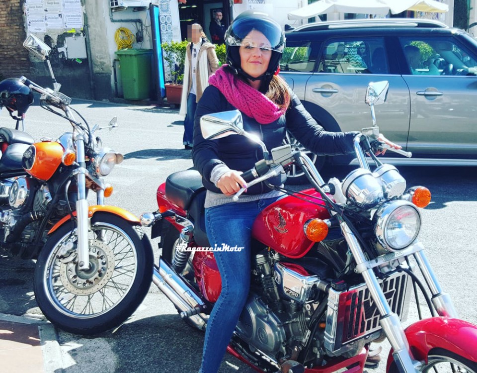 angela_ragazze_in-moto