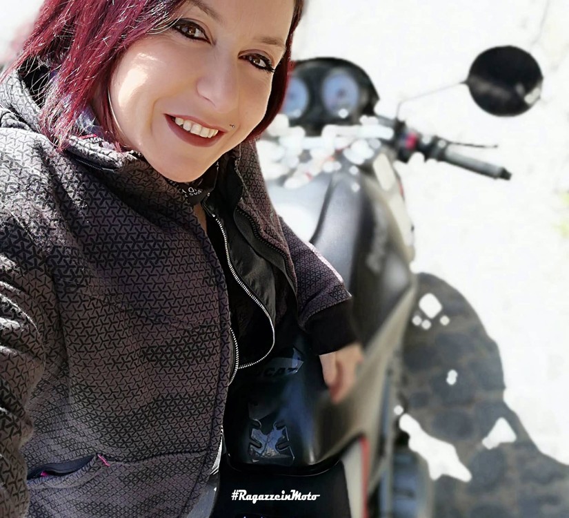 kate_ragazze_in-moto