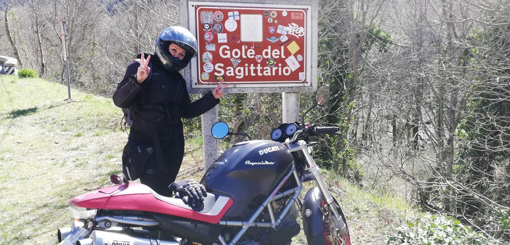 kate_ragazze_in-moto