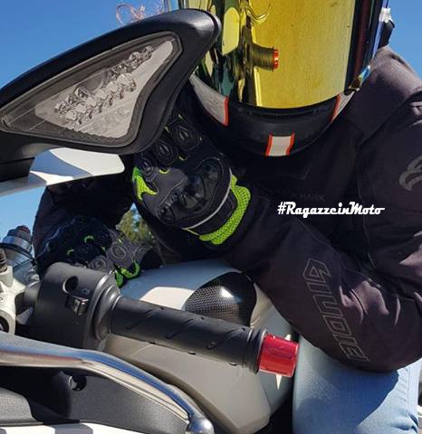 manu_ragazze_in_moto