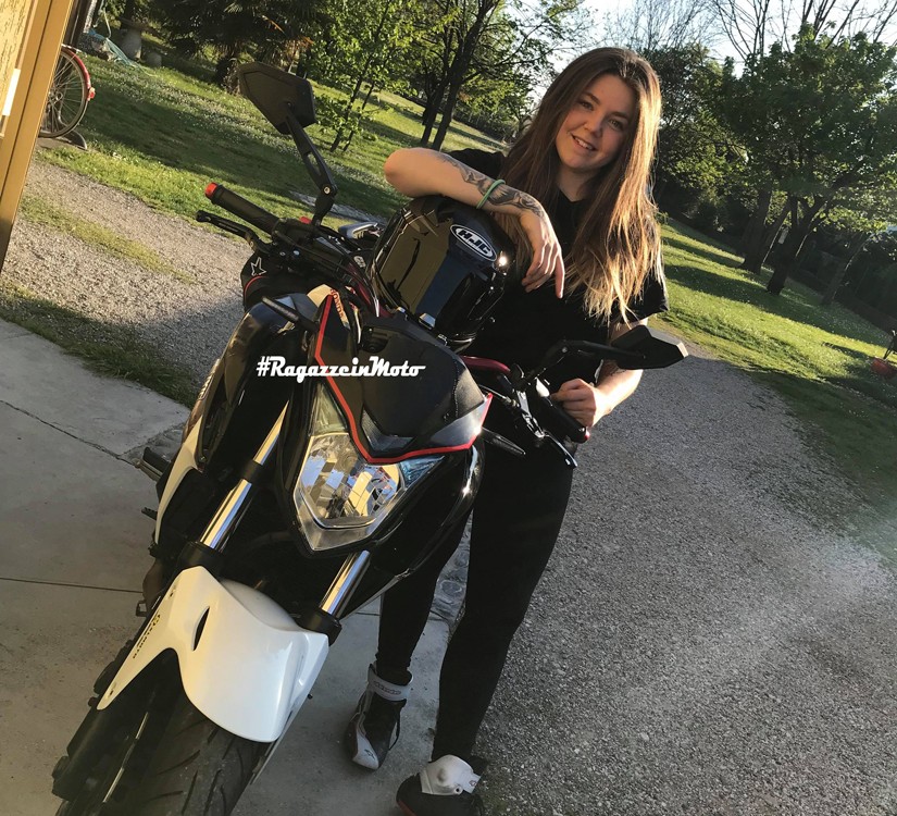 martina_ragazze_in_moto