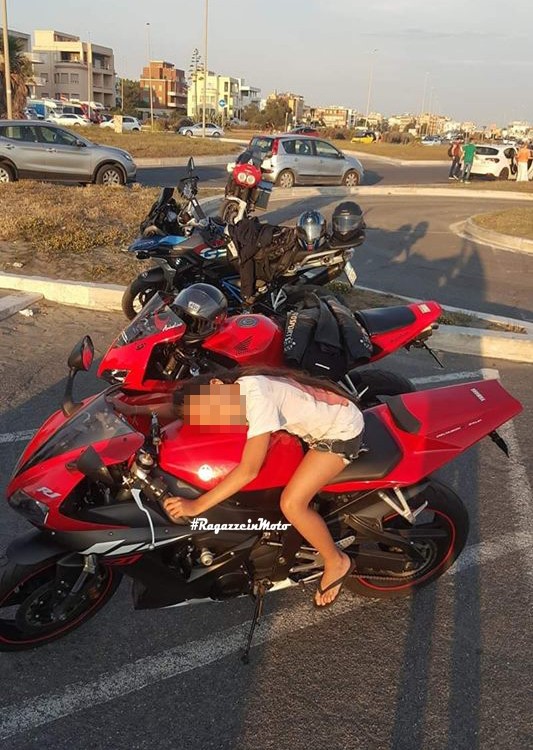 monica_ragazze_in_moto