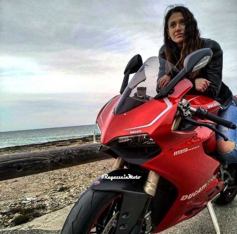 vittoria_ragazze-in-moto