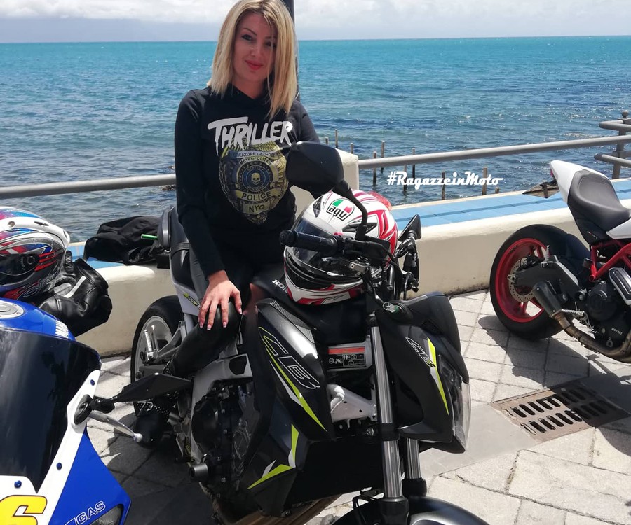 ana_maria_ragazze_in-moto