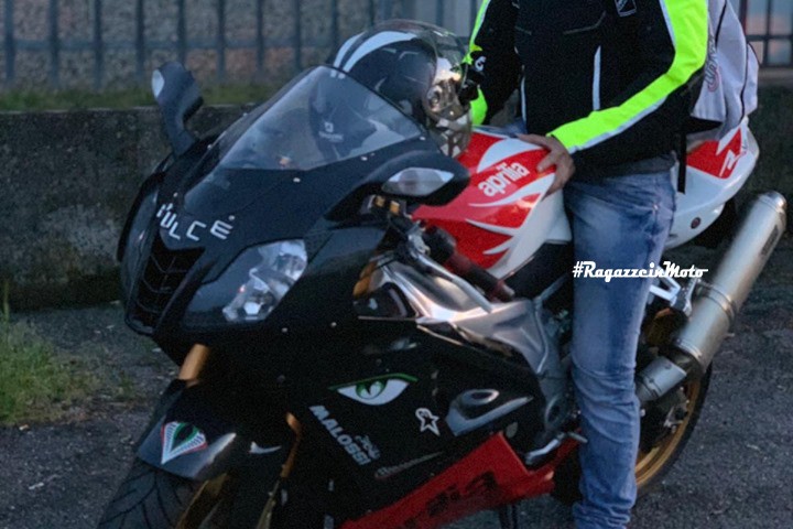 cristina_ragazze_in-moto