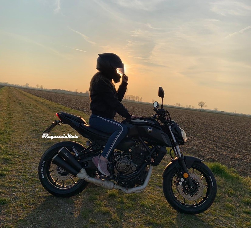 sofia_ragazze_in-moto