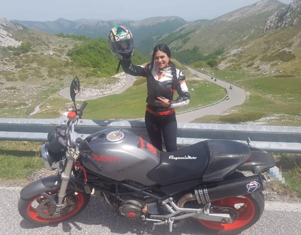 alessia_ragazze_in-moto