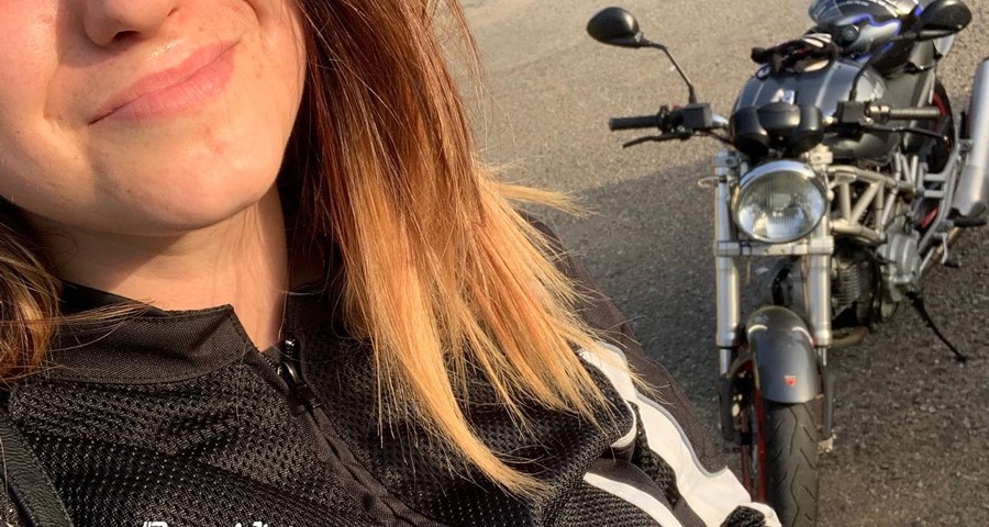 chiara_ragazze_in-moto