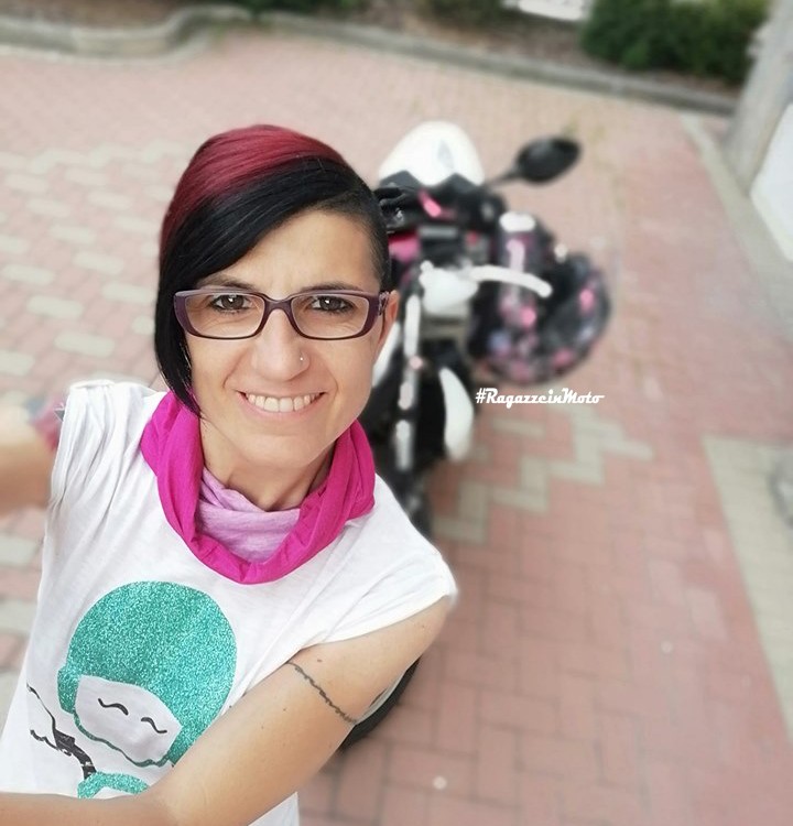 cinzia_ragazze_in-moto