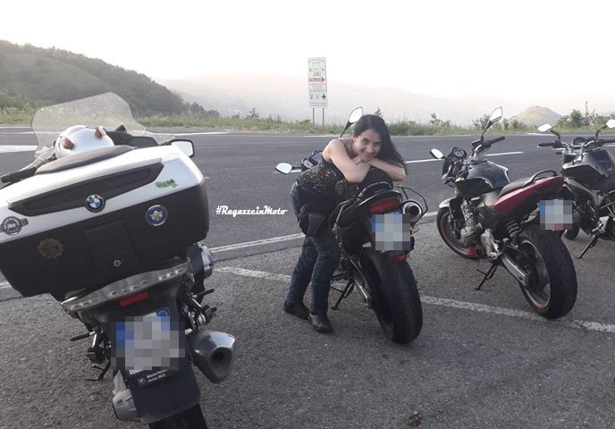 daura_ragazze_in_moto