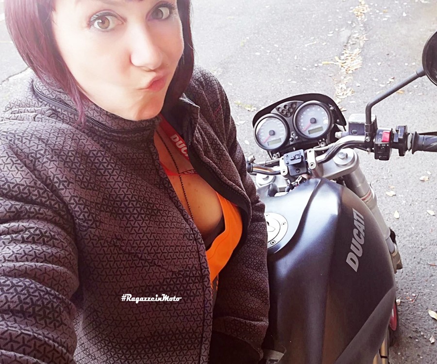 kate_ragazze-in_moto