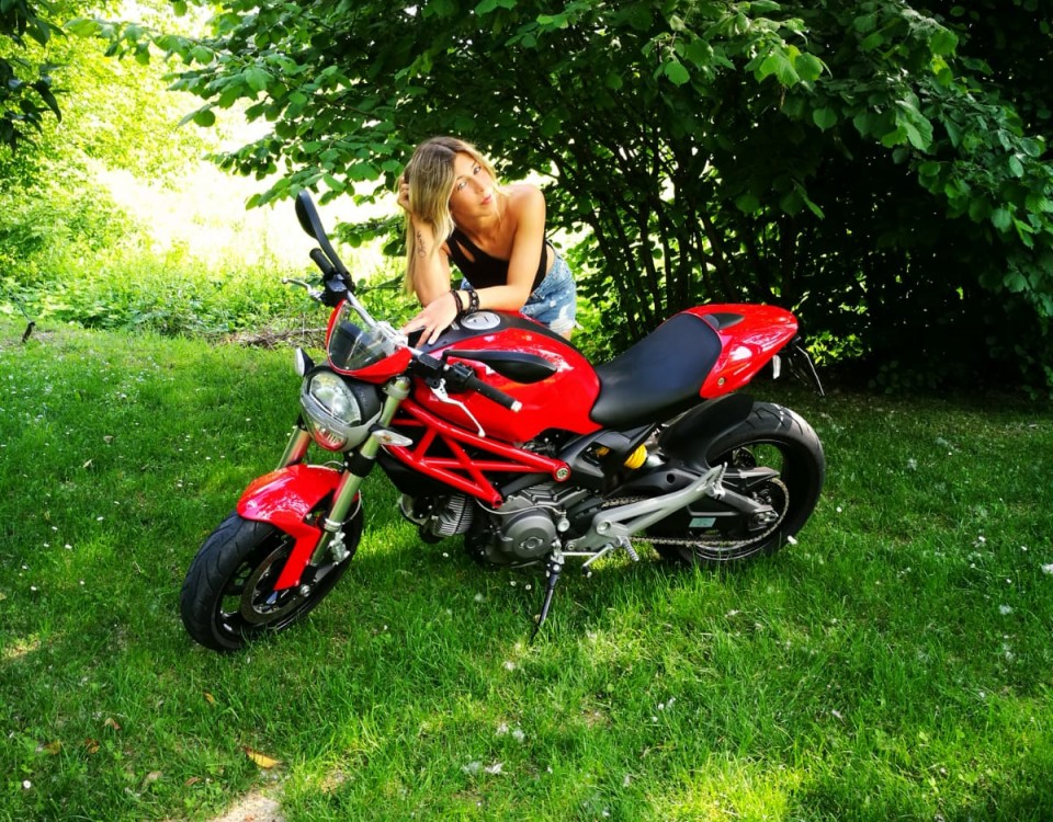 lisa_ragazze_in_moto