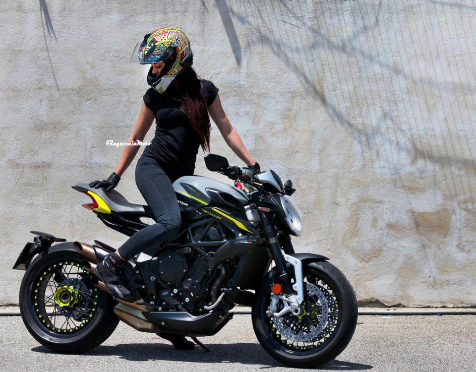 lucia_ragazze-in_moto