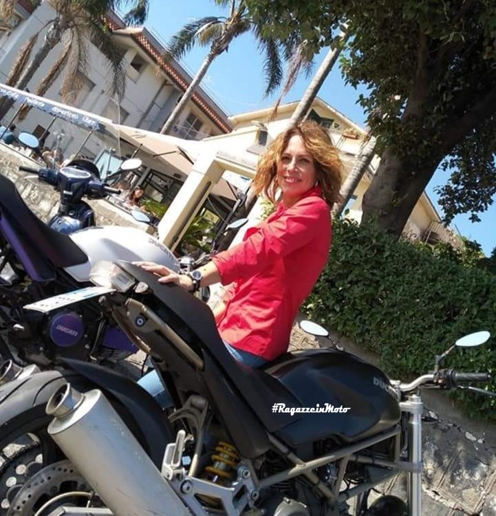 lucrezia_ragazze_in-moto