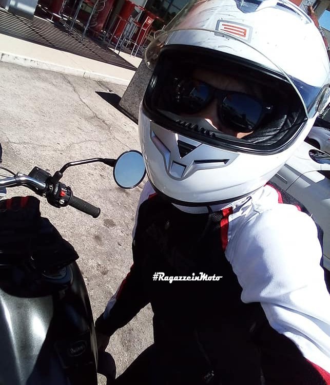 maria_ragazze_in-moto