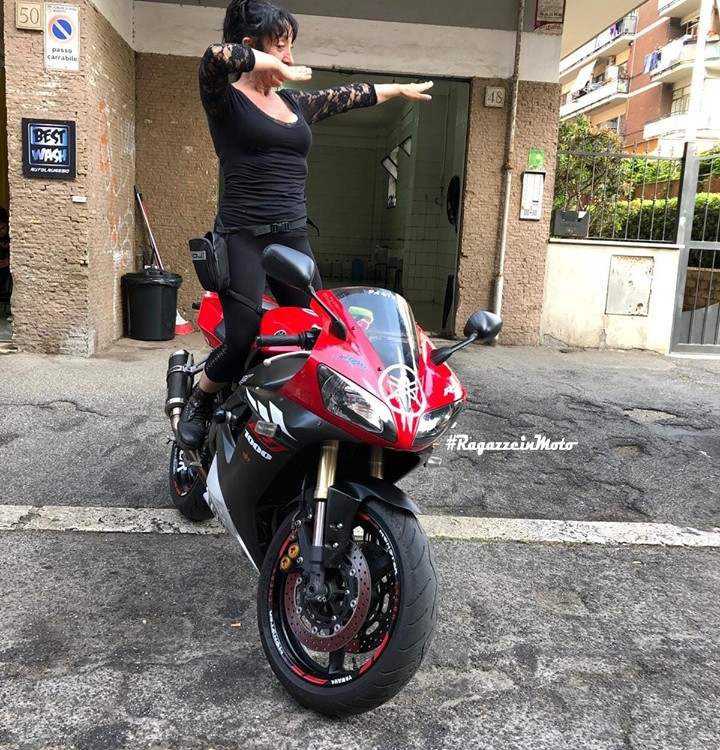 monica_ragazze-in_moto