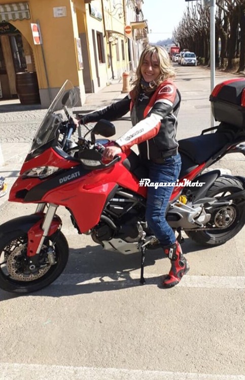 laura_ragazze-in-moto