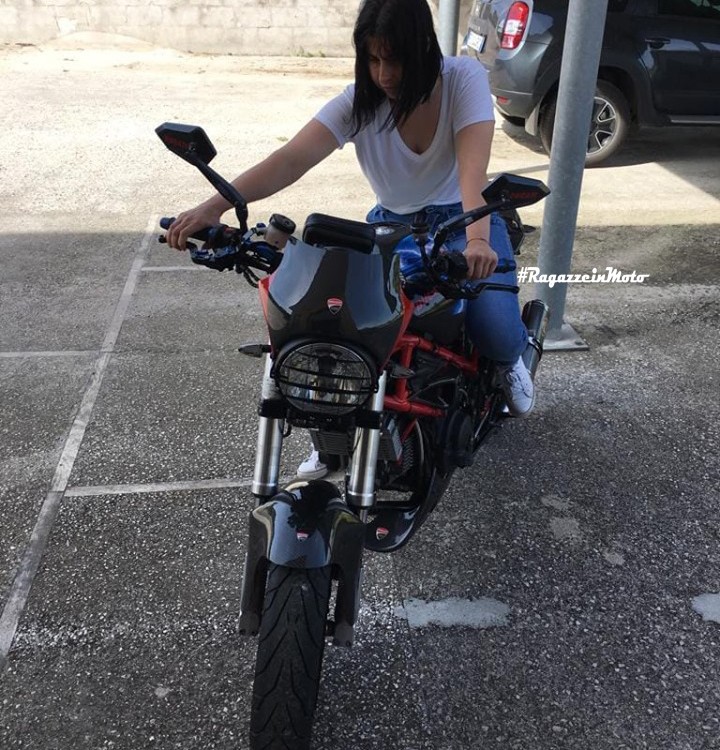 laura_ragazze_in_moto