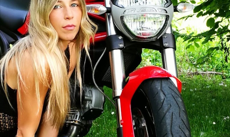 lisa_ragazze-in_moto