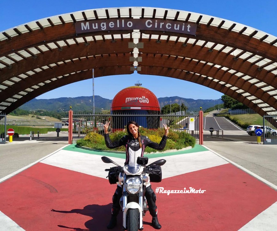 vittoria_ragazze_in_moto