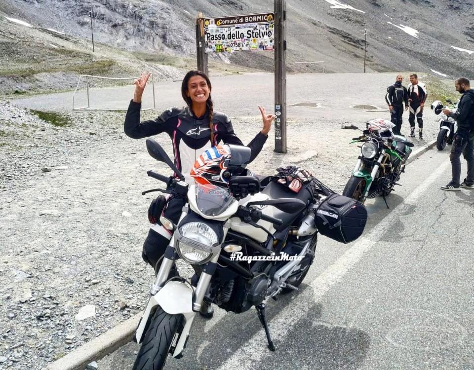 vittoria_ragazze_in_moto