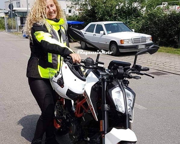 clara_ragazze_in_moto