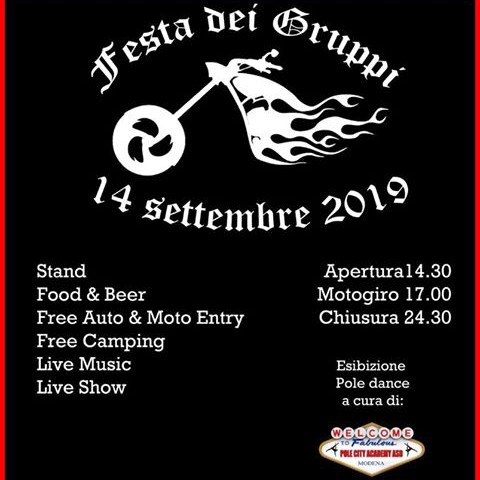 festa_dei_gruppi_ragazze_in_moto-