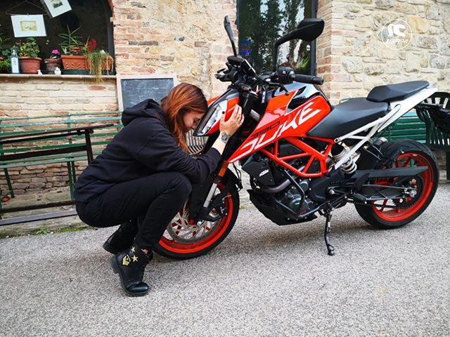 emily_ragazze_in_moto