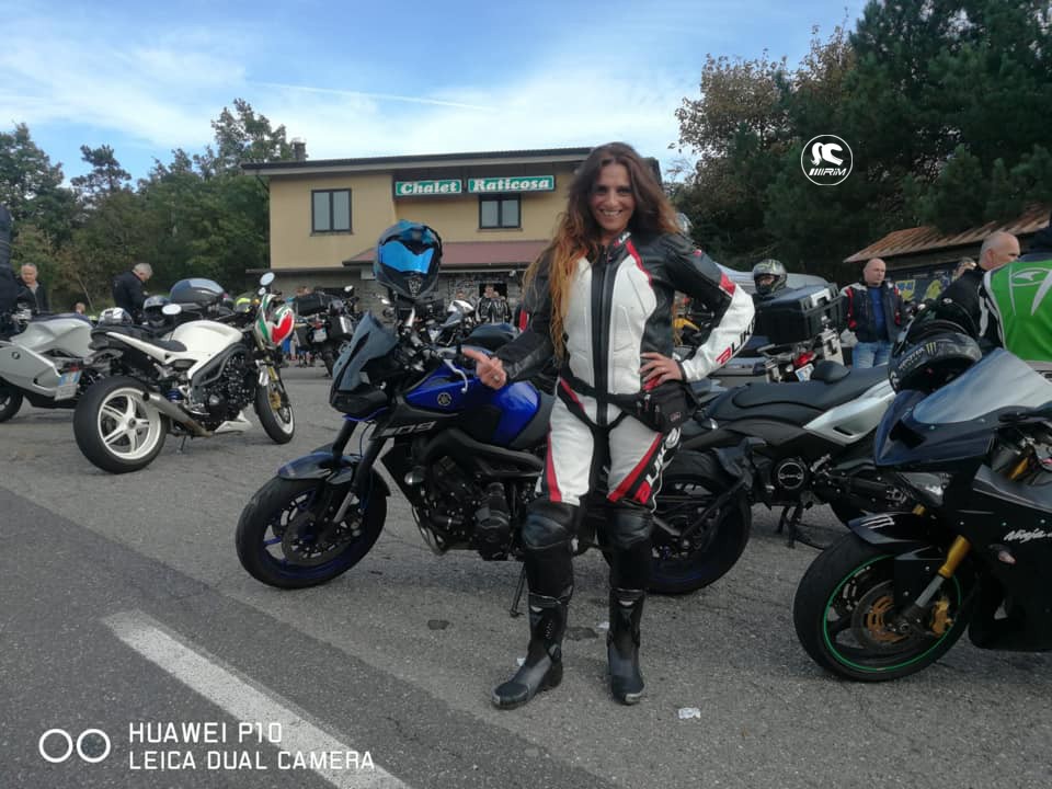 flora-ragazze_in_moto