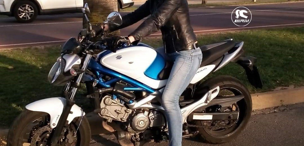 lana_ragazze_in-moto