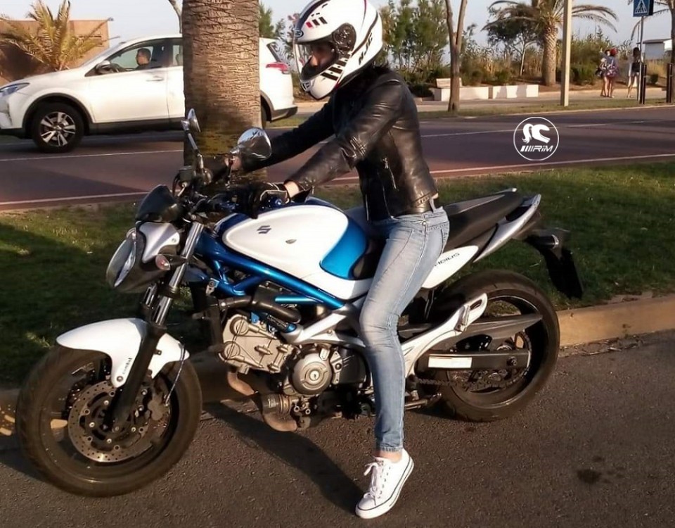 lana_ragazze_in-moto