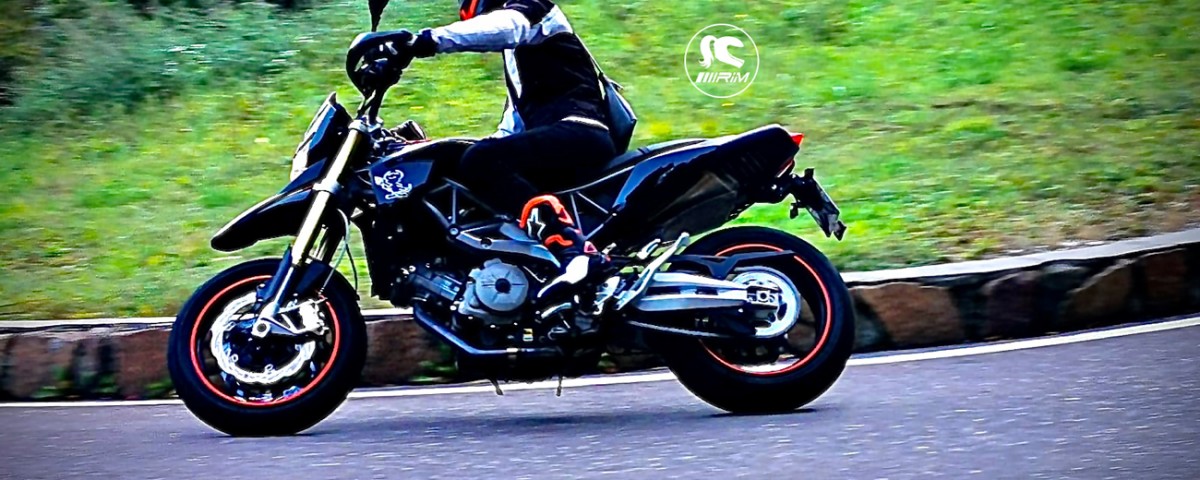 sara_ragazze_in_moto