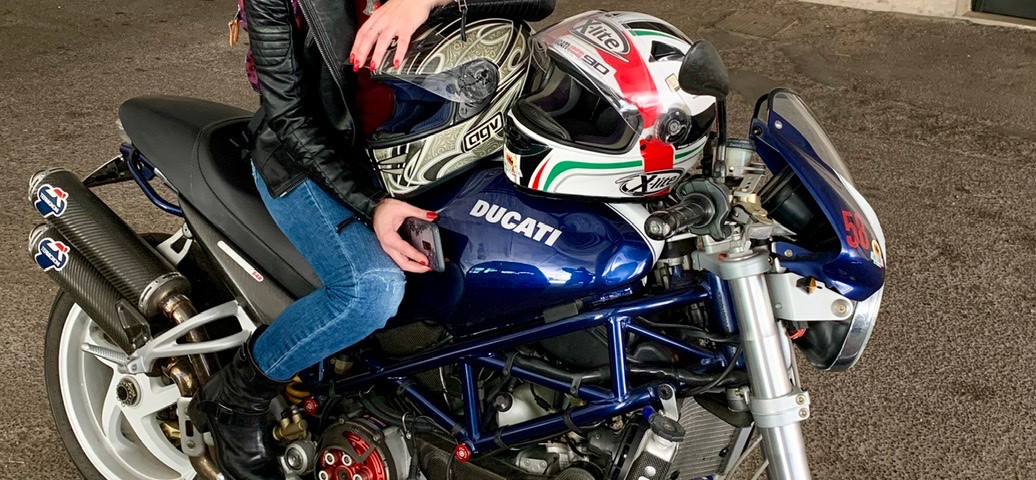Elena_ragazze-in_moto